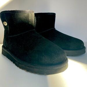 UGG Jona Boot Black Size 7 Womens / Size 5M Big Kids
